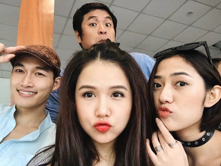 Dàn diễn viên Ghét thì yêu thôi cực đáng yêu qua loạt ảnh hậu trường - Ảnh 2. Dàn diễn viên Ghét thì yêu thôi cực đáng yêu qua loạt ảnh hậu trường - Ảnh 2.