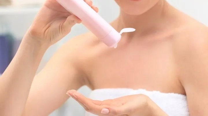 Sai lầm phụ nữ nên tránh khi gội đầu - Ảnh 3. Sai lầm phụ nữ nên tránh khi gội đầu - Ảnh 3.