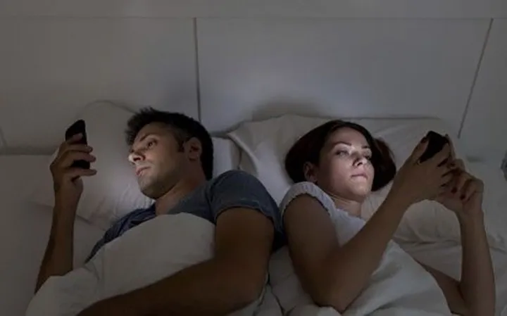 Lý do chiếc điện thoại thông minh sẽ phá hỏng các quan hệ của bạn - Ảnh 5. Lý do chiếc điện thoại thông minh sẽ phá hỏng các quan hệ của bạn - Ảnh 5.