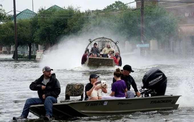 Ít nhất 28 người thiệt mạng do bão tại Houston, Mỹ - Ảnh 1. Ít nhất 28 người thiệt mạng do bão tại Houston, Mỹ - Ảnh 1.