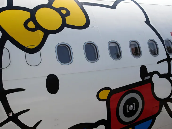 Những chuyến bay siêu dễ thương ngập tràn hình tượng Hello Kitty - Ảnh 1. Những chuyến bay siêu dễ thương ngập tràn hình tượng Hello Kitty - Ảnh 1.