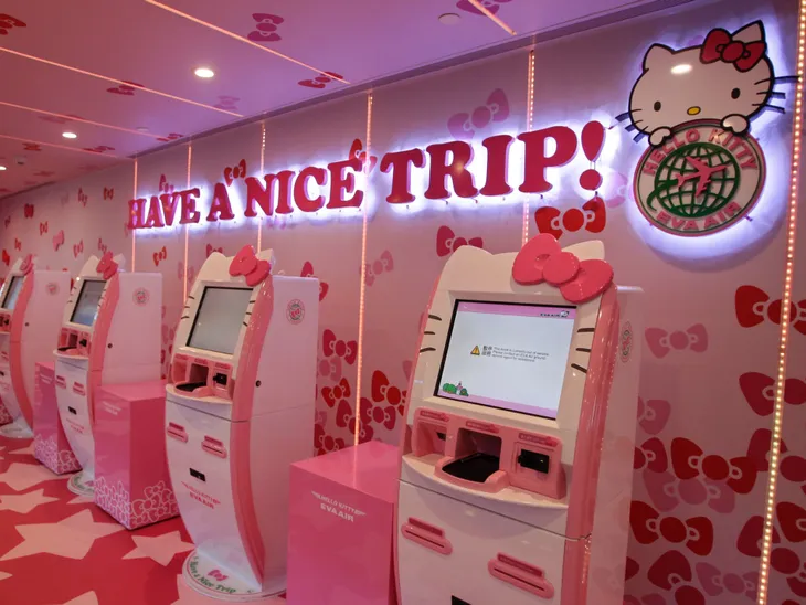 Những chuyến bay siêu dễ thương ngập tràn hình tượng Hello Kitty - Ảnh 2. Những chuyến bay siêu dễ thương ngập tràn hình tượng Hello Kitty - Ảnh 2.