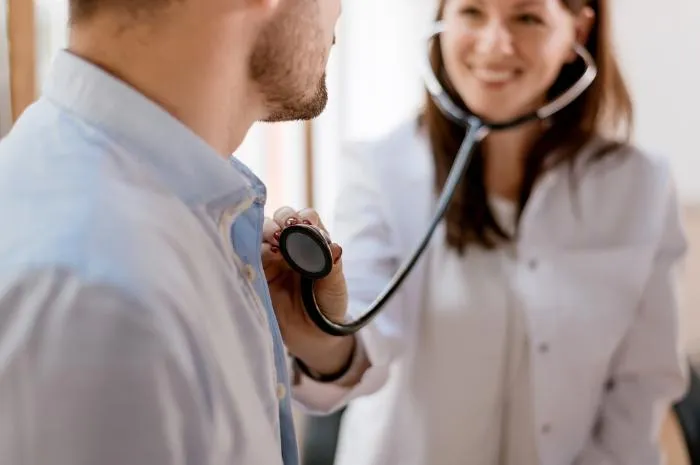 Uống quá nhiều rượu dễ xảy ra những nguy cơ này - Ảnh 4. Uống quá nhiều rượu dễ xảy ra những nguy cơ này - Ảnh 4.
