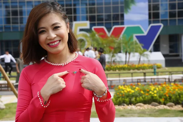Điểm mặt dàn MC của Chung kết Đường lên đỉnh Olympia 2017 - Ảnh 2. Điểm mặt dàn MC của Chung kết Đường lên đỉnh Olympia 2017 - Ảnh 2.