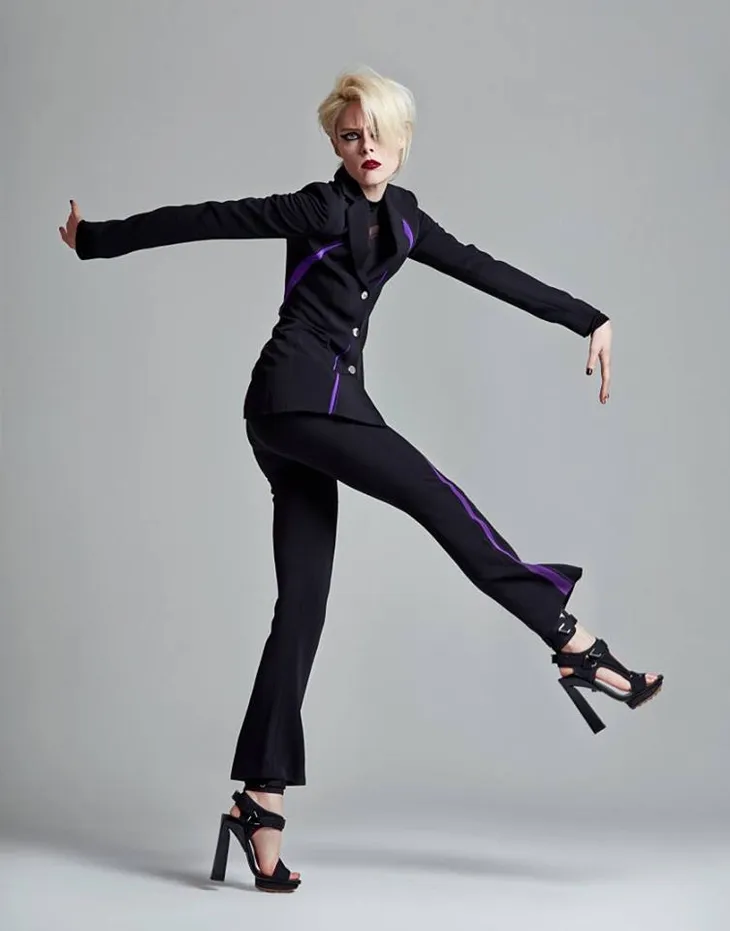 Nữ hoàng tạo dáng Coco Rocha biến hóa kỳ ảo với trang phục thanh lịch - Ảnh 4. Nữ hoàng tạo dáng Coco Rocha biến hóa kỳ ảo với trang phục thanh lịch - Ảnh 4.