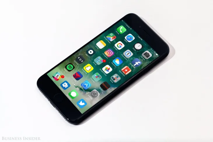 Quên iPhone X và iPhone 8 đi, hãy mua iPhone 7! - Ảnh 8. Quên iPhone X và iPhone 8 đi, hãy mua iPhone 7! - Ảnh 8.
