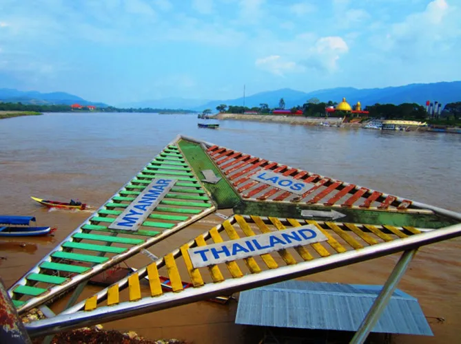 Những đường biên giới độc đáo trên thế giới - Ảnh 12. Những đường biên giới độc đáo trên thế giới - Ảnh 12.
