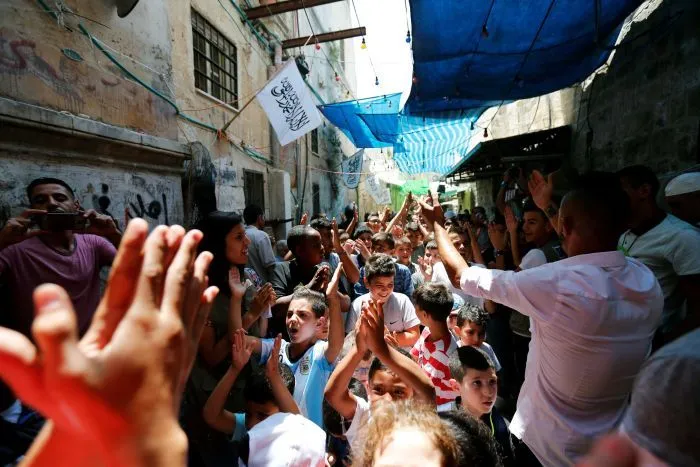 Đụng độ tại đền Al-Aqsa, ít nhất 113 người Palestine bị thương - Ảnh 2. Đụng độ tại đền Al-Aqsa, ít nhất 113 người Palestine bị thương - Ảnh 2.