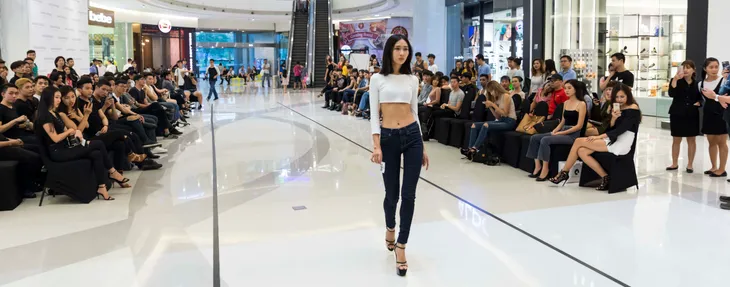 Nhiều chân dài cá tính hồ hởi casting người mẫu tham dự Tuần lễ thời trang quốc tế Việt Nam Thu - Đông 2017 - Ảnh 8. Nhiều chân dài cá tính hồ hởi casting người mẫu tham dự Tuần lễ thời trang quốc tế Việt Nam Thu - Đông 2017 - Ảnh 8.