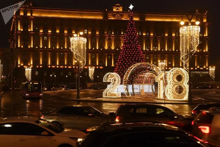Chùm ảnh: Moscow rực rỡ ánh đèn đón Giáng sinh 2017 - Ảnh 8. Chùm ảnh: Moscow rực rỡ ánh đèn đón Giáng sinh 2017 - Ảnh 8.