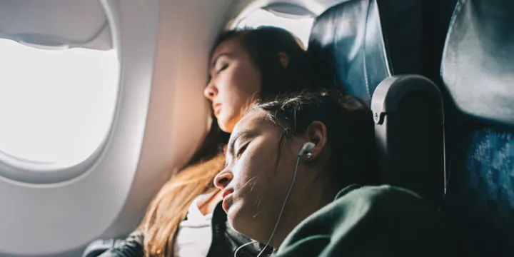 Mẹo hay khiến bạn thoải mái trong những chuyến bay dài - Ảnh 7. Mẹo hay khiến bạn thoải mái trong những chuyến bay dài - Ảnh 7.