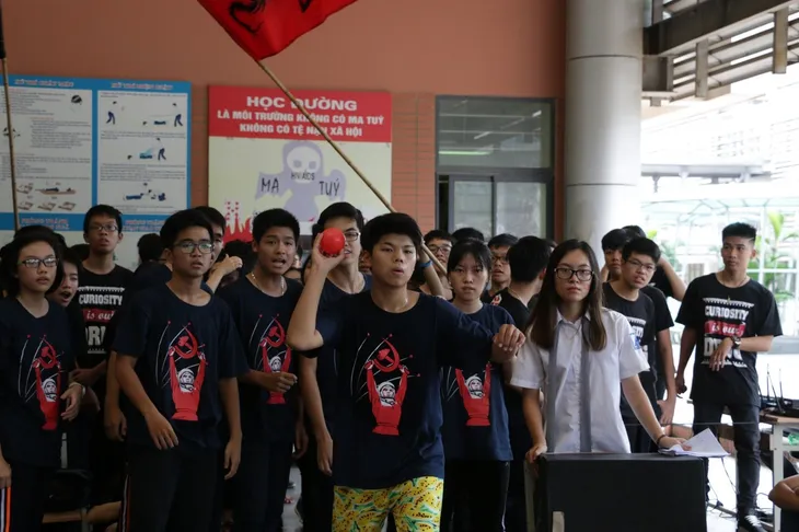 Amser quẩy tưng bừng với những trò chơi ảo bước ra ngoài đời thực - Ảnh 3. Amser quẩy tưng bừng với những trò chơi ảo bước ra ngoài đời thực - Ảnh 3.