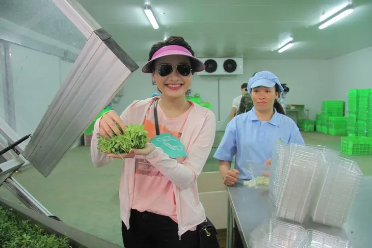 Tạm gác căng thẳng trong Sống chung với mẹ chồng, Bảo Thanh rủ Tự Long đi trồng rau sạch - Ảnh 4. Tạm gác căng thẳng trong Sống chung với mẹ chồng, Bảo Thanh rủ Tự Long đi trồng rau sạch - Ảnh 4.
