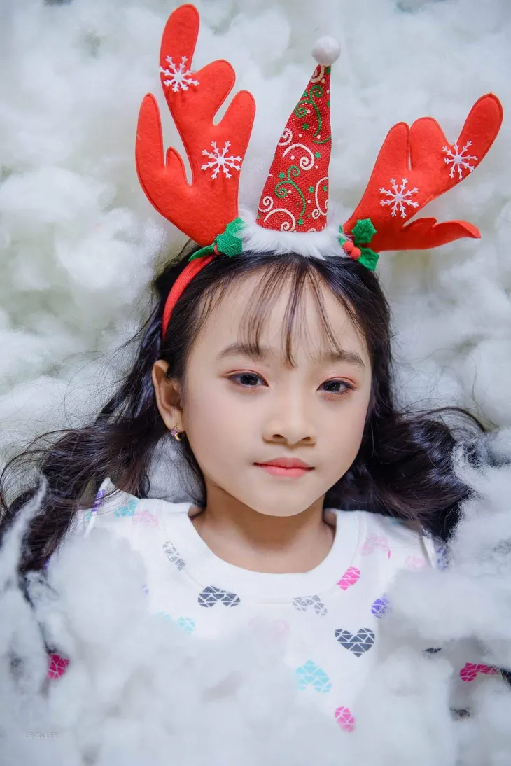 Rộn ràng đón Giáng sinh cùng hoa hậu nhân ái Thủy Tiên và dàn mẫu nhí Hà Thành - Ảnh 5. Rộn ràng đón Giáng sinh cùng hoa hậu nhân ái Thủy Tiên và dàn mẫu nhí Hà Thành - Ảnh 5.