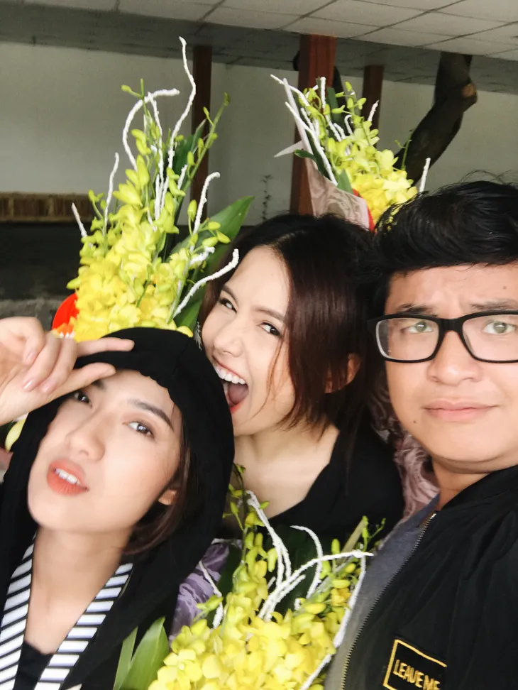 Dàn diễn viên Ghét thì yêu thôi cực đáng yêu qua loạt ảnh hậu trường - Ảnh 9. Dàn diễn viên Ghét thì yêu thôi cực đáng yêu qua loạt ảnh hậu trường - Ảnh 9.