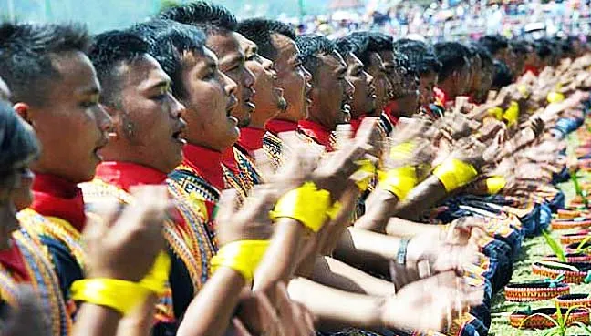 Hơn 10.000 người ở Indonesia phá vỡ kỷ lục cùng nhảy điệu truyền thống - Ảnh 2. Hơn 10.000 người ở Indonesia phá vỡ kỷ lục cùng nhảy điệu truyền thống - Ảnh 2.