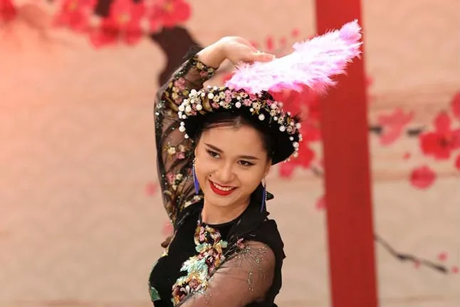 Mẹ Cám góp mặt ở Đại náo thành Takeshi, thời trang độc xuất hiện trong Biệt tài tí hon - Ảnh 3.