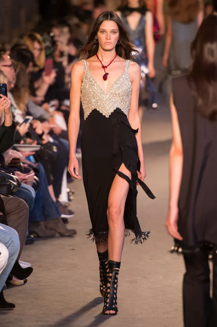 Thí sinh vồ ếch năm nào của Americas Next Top Model nay đầy quyến rũ ở Tuần lễ thời trang - Ảnh 8. Thí sinh vồ ếch năm nào của Americas Next Top Model nay đầy quyến rũ ở Tuần lễ thời trang - Ảnh 8.