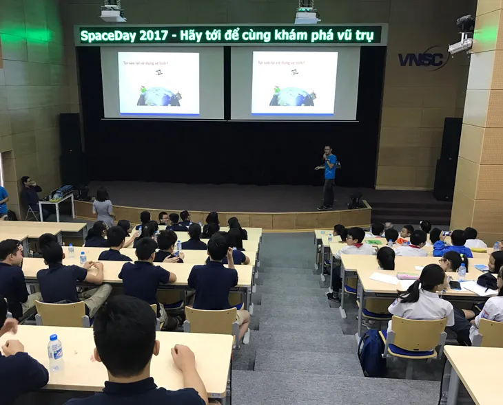 Ngày hội SpaceDay 2017 - Cơ hội khám phá vũ trụ của các em học sinh - Ảnh 1. Ngày hội SpaceDay 2017 - Cơ hội khám phá vũ trụ của các em học sinh - Ảnh 1.