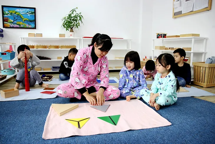 Các bé mẫu giáo ngộ nghĩnh mặc đồ ngủ… đi học - Ảnh 4. Các bé mẫu giáo ngộ nghĩnh mặc đồ ngủ… đi học - Ảnh 4.