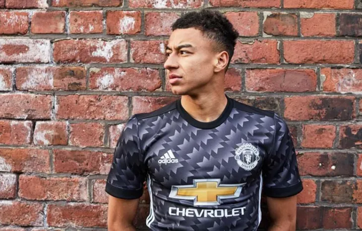 Man Utd, Barcelona khoe áo đấu mới ở mùa giải 2017/18 - Ảnh 4. Man Utd, Barcelona khoe áo đấu mới ở mùa giải 2017/18 - Ảnh 4.