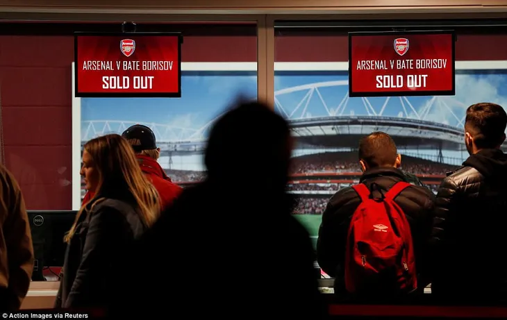 Lượng fan tới Emirates thấp kỷ lục ngày Arsenal đại thắng - Ảnh 1. Lượng fan tới Emirates thấp kỷ lục ngày Arsenal đại thắng - Ảnh 1.