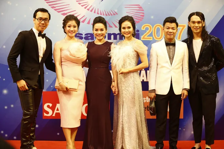Dàn sao mai tay bắt mặt mừng hội ngộ tại Gala 20 năm - Ảnh 12. Dàn sao mai tay bắt mặt mừng hội ngộ tại Gala 20 năm - Ảnh 12.