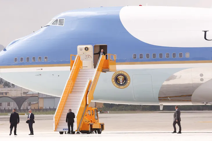 Những hình ảnh đầu tiên của Tổng thống Mỹ Donald Trump tại Việt Nam - Ảnh 5. Những hình ảnh đầu tiên của Tổng thống Mỹ Donald Trump tại Việt Nam - Ảnh 5.