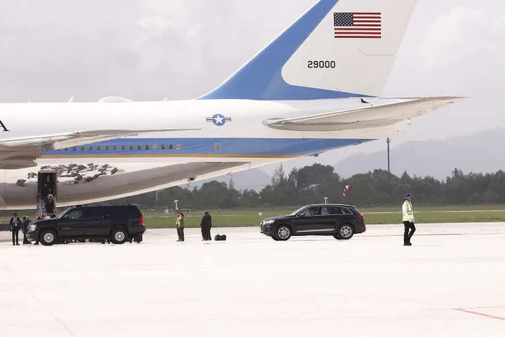 Những hình ảnh đầu tiên của Tổng thống Mỹ Donald Trump tại Việt Nam - Ảnh 4. Những hình ảnh đầu tiên của Tổng thống Mỹ Donald Trump tại Việt Nam - Ảnh 4.