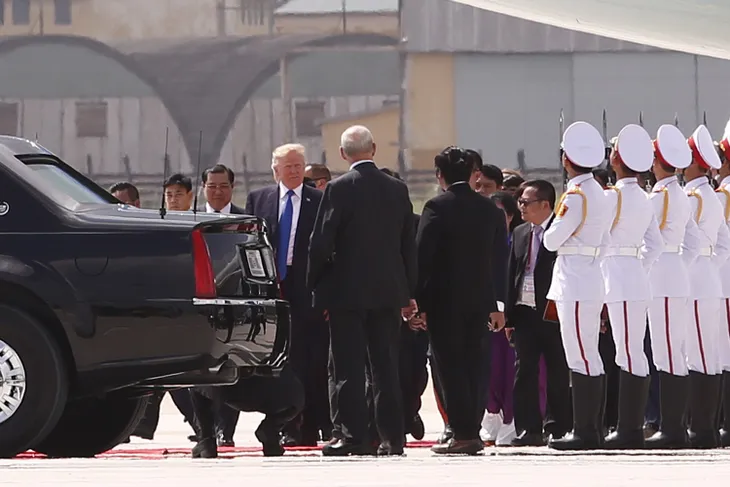 Những hình ảnh đầu tiên của Tổng thống Mỹ Donald Trump tại Việt Nam - Ảnh 9. Những hình ảnh đầu tiên của Tổng thống Mỹ Donald Trump tại Việt Nam - Ảnh 9.