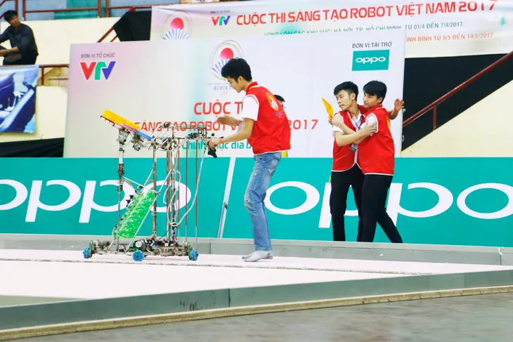 Robocon Việt Nam 2017: Sao Đỏ tiếp tục chiến thuật phá điểm đối phương - Ảnh 22. Robocon Việt Nam 2017: Sao Đỏ tiếp tục chiến thuật phá điểm đối phương - Ảnh 22.