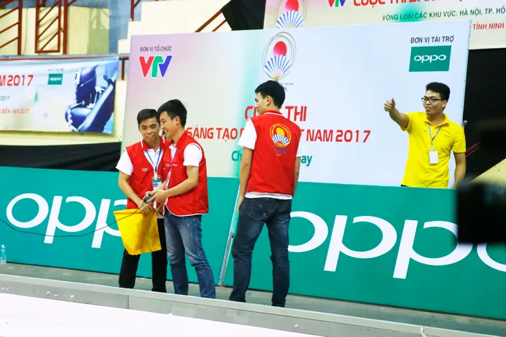 Robocon Việt Nam 2017: Sao Đỏ tiếp tục chiến thuật phá điểm đối phương - Ảnh 21. Robocon Việt Nam 2017: Sao Đỏ tiếp tục chiến thuật phá điểm đối phương - Ảnh 21.