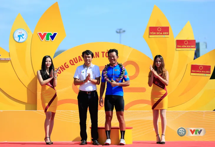 ẢNH: Những khoảnh khắc ấn tượng chặng 10 Giải xe đạp quốc tế VTV Cúp Tôn Hoa Sen 2017 - Ảnh 4. ẢNH: Những khoảnh khắc ấn tượng chặng 10 Giải xe đạp quốc tế VTV Cúp Tôn Hoa Sen 2017 - Ảnh 4.