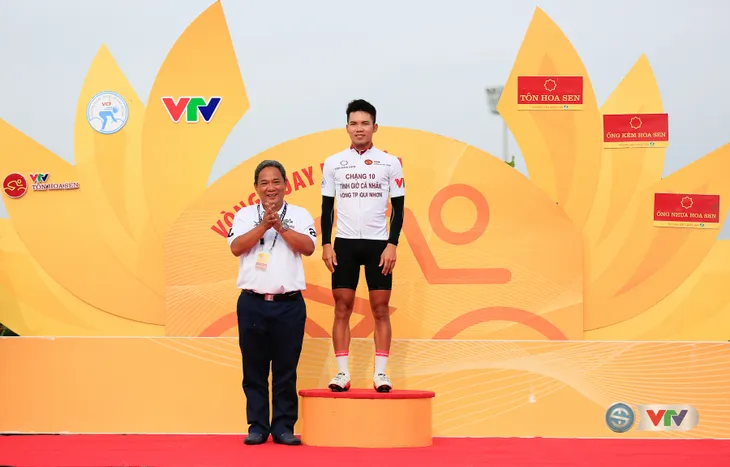 ẢNH: Những khoảnh khắc ấn tượng chặng 11 Giải xe đạp quốc tế VTV Cúp Tôn Hoa Sen 2017 - Ảnh 3. ẢNH: Những khoảnh khắc ấn tượng chặng 11 Giải xe đạp quốc tế VTV Cúp Tôn Hoa Sen 2017 - Ảnh 3.