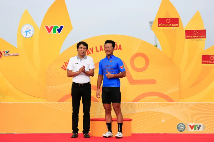 ẢNH: Những khoảnh khắc ấn tượng chặng 11 Giải xe đạp quốc tế VTV Cúp Tôn Hoa Sen 2017 - Ảnh 4. ẢNH: Những khoảnh khắc ấn tượng chặng 11 Giải xe đạp quốc tế VTV Cúp Tôn Hoa Sen 2017 - Ảnh 4.