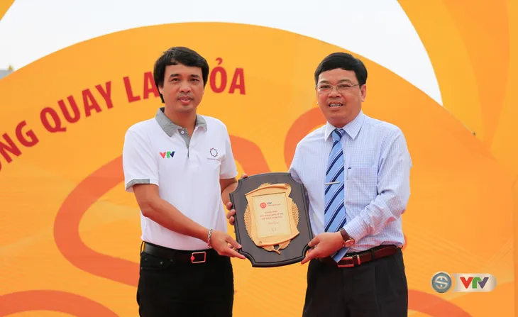 ẢNH: Những khoảnh khắc ấn tượng chặng 12 Giải xe đạp quốc tế VTV Cúp Tôn Hoa Sen 2017 - Ảnh 1. ẢNH: Những khoảnh khắc ấn tượng chặng 12 Giải xe đạp quốc tế VTV Cúp Tôn Hoa Sen 2017 - Ảnh 1.