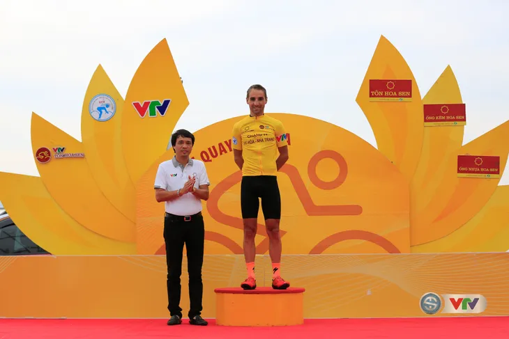 ẢNH: Những khoảnh khắc ấn tượng chặng 12 Giải xe đạp quốc tế VTV Cúp Tôn Hoa Sen 2017 - Ảnh 5. ẢNH: Những khoảnh khắc ấn tượng chặng 12 Giải xe đạp quốc tế VTV Cúp Tôn Hoa Sen 2017 - Ảnh 5.