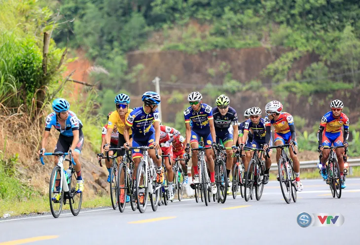 ẢNH: Những khoảnh khắc ấn tượng chặng 12 Giải xe đạp quốc tế VTV Cúp Tôn Hoa Sen 2017 - Ảnh 15. ẢNH: Những khoảnh khắc ấn tượng chặng 12 Giải xe đạp quốc tế VTV Cúp Tôn Hoa Sen 2017 - Ảnh 15.