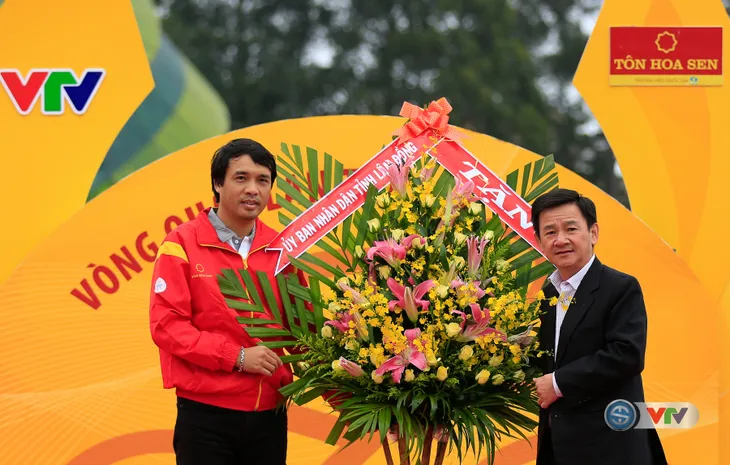 ẢNH: Những khoảnh khắc ấn tượng chặng 13 Giải xe đạp quốc tế VTV Cúp Tôn Hoa Sen 2017 - Ảnh 2. ẢNH: Những khoảnh khắc ấn tượng chặng 13 Giải xe đạp quốc tế VTV Cúp Tôn Hoa Sen 2017 - Ảnh 2.