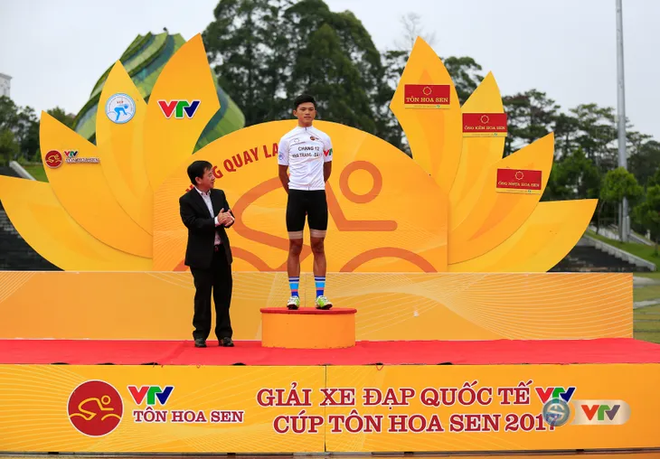 ẢNH: Những khoảnh khắc ấn tượng chặng 13 Giải xe đạp quốc tế VTV Cúp Tôn Hoa Sen 2017 - Ảnh 3. ẢNH: Những khoảnh khắc ấn tượng chặng 13 Giải xe đạp quốc tế VTV Cúp Tôn Hoa Sen 2017 - Ảnh 3.