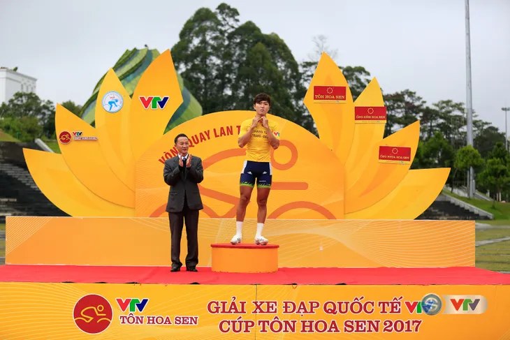 ẢNH: Những khoảnh khắc ấn tượng chặng 13 Giải xe đạp quốc tế VTV Cúp Tôn Hoa Sen 2017 - Ảnh 5. ẢNH: Những khoảnh khắc ấn tượng chặng 13 Giải xe đạp quốc tế VTV Cúp Tôn Hoa Sen 2017 - Ảnh 5.