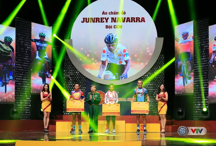 ẢNH: Những khoảnh khắc ấn tượng trong Gala giải xe đạp quốc tế VTV Cúp Tôn Hoa Sen 2017 - Ảnh 9. ẢNH: Những khoảnh khắc ấn tượng trong Gala giải xe đạp quốc tế VTV Cúp Tôn Hoa Sen 2017 - Ảnh 9.
