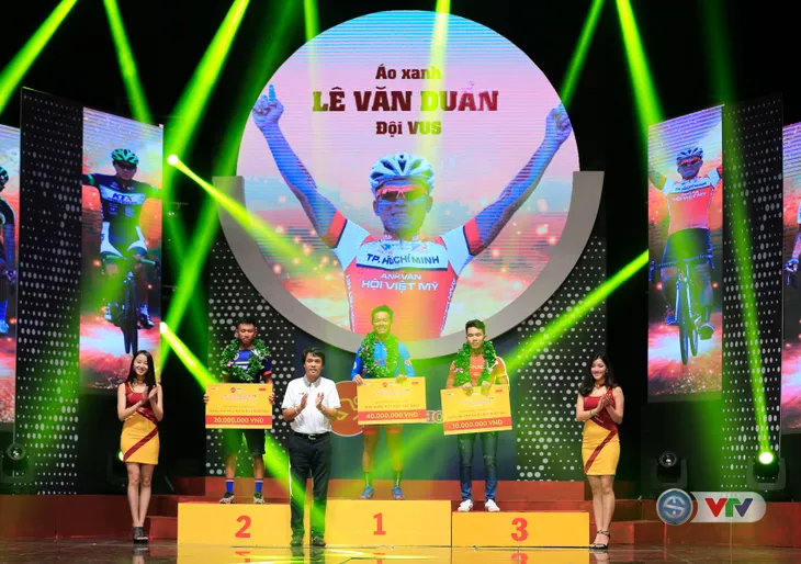 ẢNH: Những khoảnh khắc ấn tượng trong Gala giải xe đạp quốc tế VTV Cúp Tôn Hoa Sen 2017 - Ảnh 10. ẢNH: Những khoảnh khắc ấn tượng trong Gala giải xe đạp quốc tế VTV Cúp Tôn Hoa Sen 2017 - Ảnh 10.