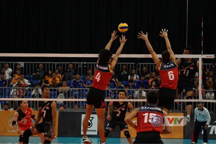 SEA Games 29: ĐT bóng chuyền nam Việt Nam thất bại trước ĐT Indonesia - Ảnh 2. SEA Games 29: ĐT bóng chuyền nam Việt Nam thất bại trước ĐT Indonesia - Ảnh 2.