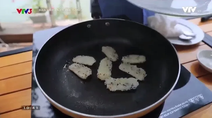 Vua đầu bếp Ngô Thanh Hòa trổ tài làm món bò cuốn lá lốt ngon miễn chê - Ảnh 5. Vua đầu bếp Ngô Thanh Hòa trổ tài làm món bò cuốn lá lốt ngon miễn chê - Ảnh 5.