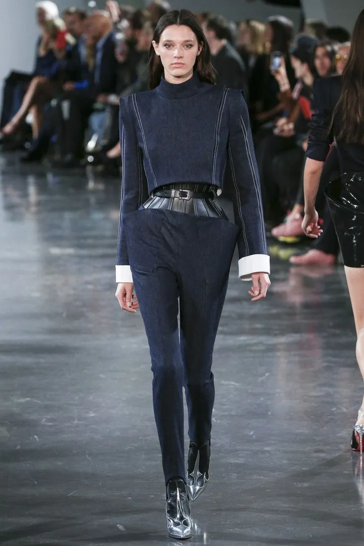 Thí sinh vồ ếch năm nào của Americas Next Top Model nay đầy quyến rũ ở Tuần lễ thời trang - Ảnh 12. Thí sinh vồ ếch năm nào của Americas Next Top Model nay đầy quyến rũ ở Tuần lễ thời trang - Ảnh 12.