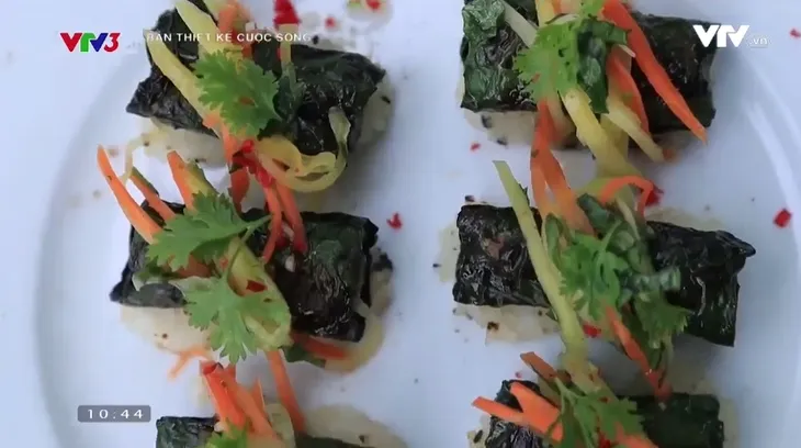 Vua đầu bếp Ngô Thanh Hòa trổ tài làm món bò cuốn lá lốt ngon miễn chê - Ảnh 7. Vua đầu bếp Ngô Thanh Hòa trổ tài làm món bò cuốn lá lốt ngon miễn chê - Ảnh 7.