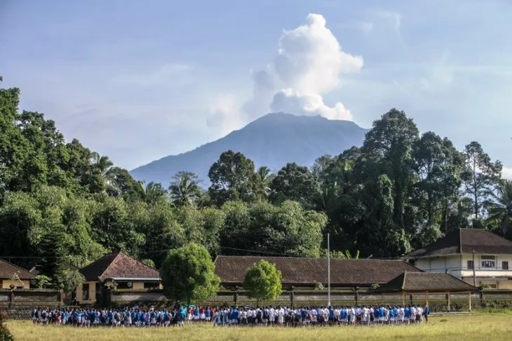 Núi lửa Bali có dấu hiệu hoạt động mạnh hơn - Ảnh 1. Núi lửa Bali có dấu hiệu hoạt động mạnh hơn - Ảnh 1.