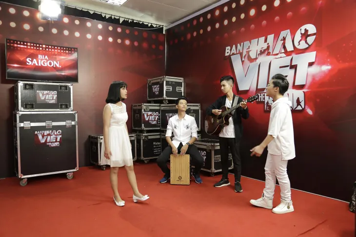 Ban Nhạc Việt - Tập 6: Đức Trí hoang mang vì bị Phương Uyên... gài gạt cần - Ảnh 4. Ban Nhạc Việt - Tập 6: Đức Trí hoang mang vì bị Phương Uyên... gài gạt cần - Ảnh 4.