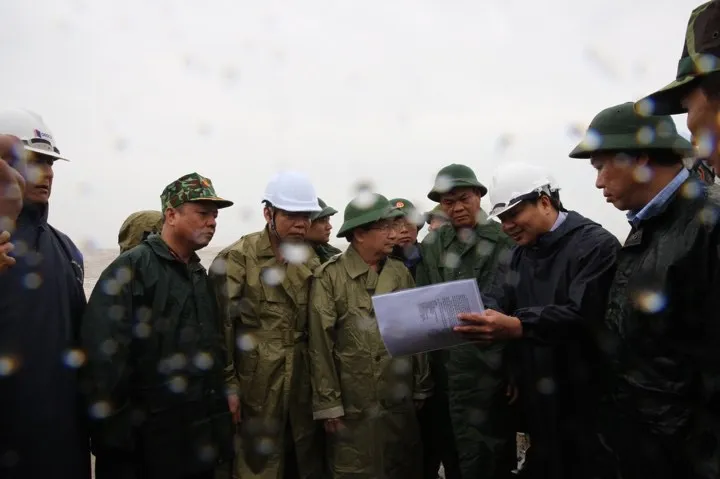 Ứng phó bão số 12, bằng mọi biện pháp phải đảm bảo an toàn cho người dân - Ảnh 5. Ứng phó bão số 12, bằng mọi biện pháp phải đảm bảo an toàn cho người dân - Ảnh 5.